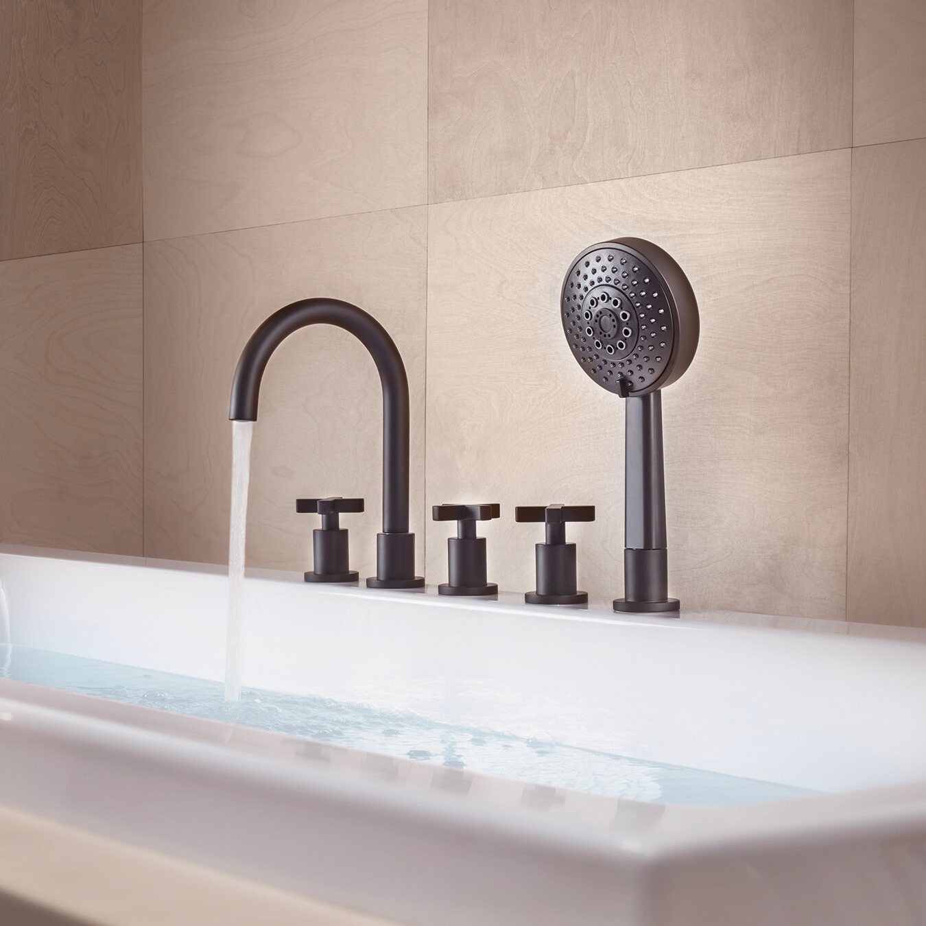 lira-bord-de-baignoire-carre