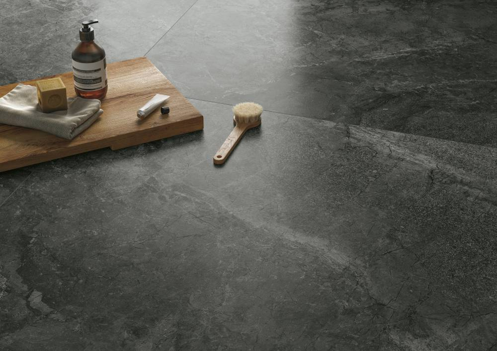 ariver-graphite-80x80-soft-still-life